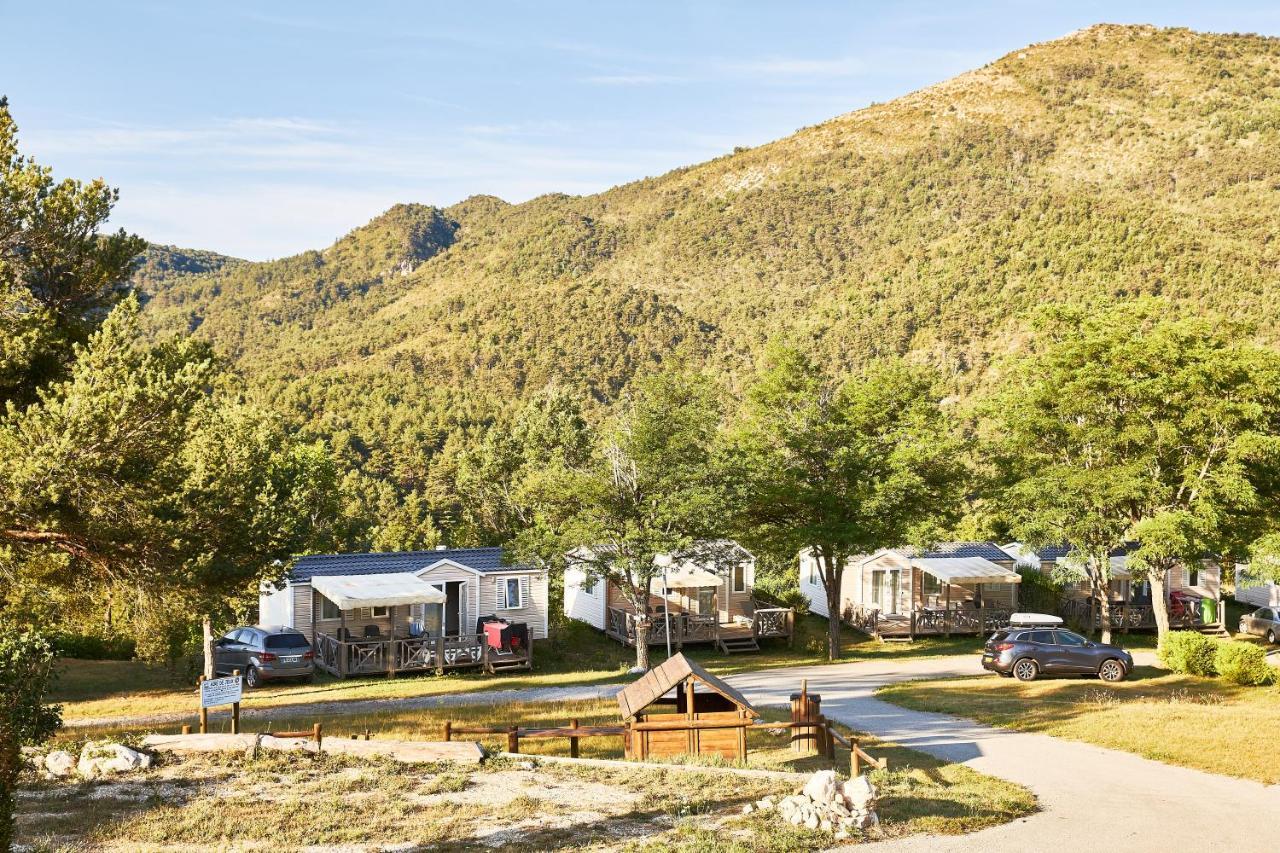 Camping Rcn Les Collines De Castellane Exterior foto