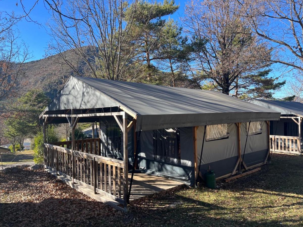 Camping Rcn Les Collines De Castellane Exterior foto