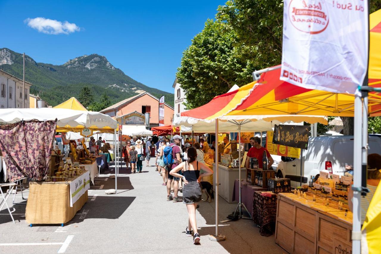 Camping Rcn Les Collines De Castellane Exterior foto