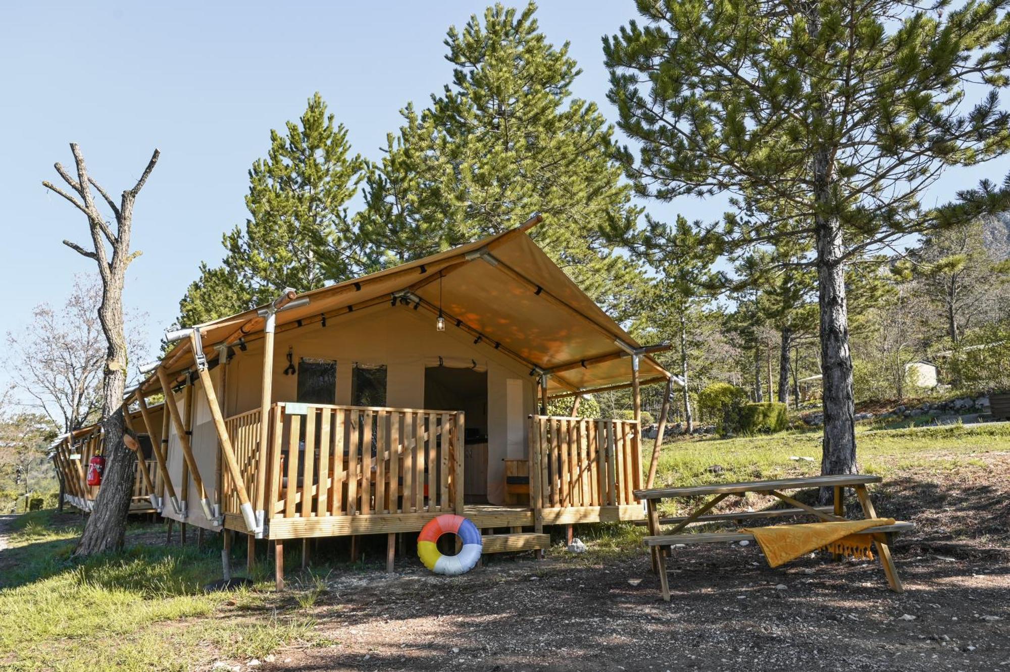 Camping Rcn Les Collines De Castellane Zimmer foto